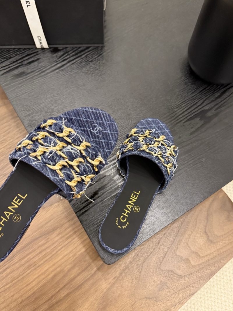 Ch**el slippers